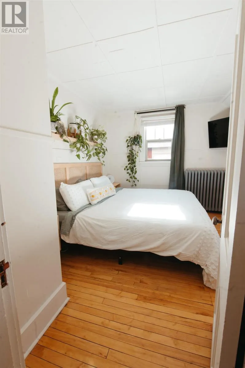 307 Harold St N