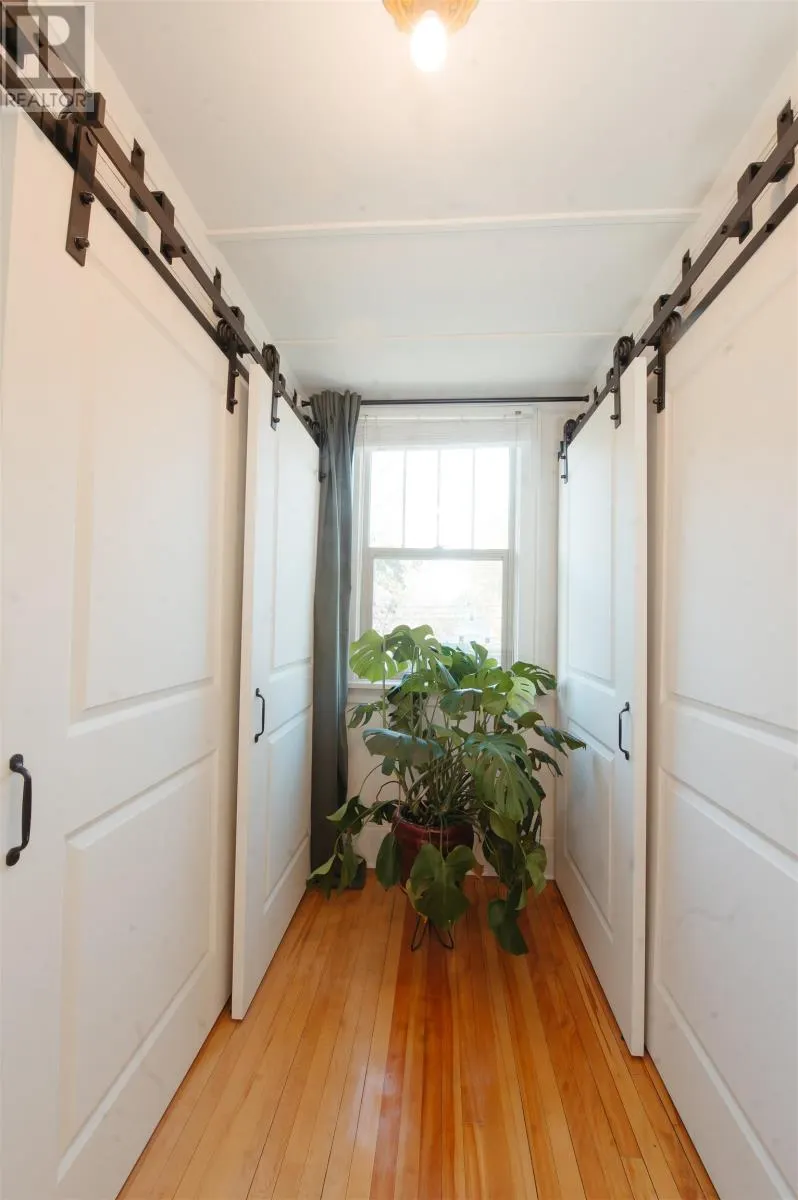 307 Harold St N