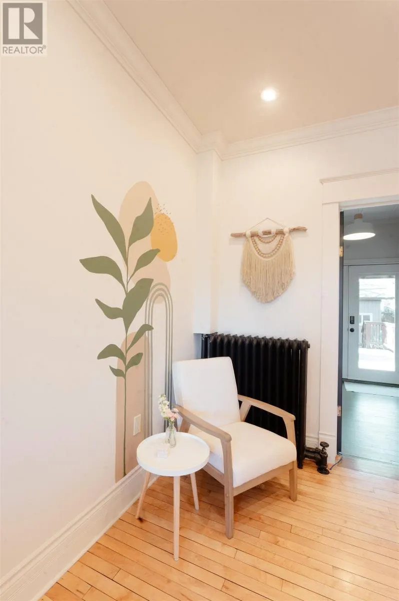 307 Harold St N