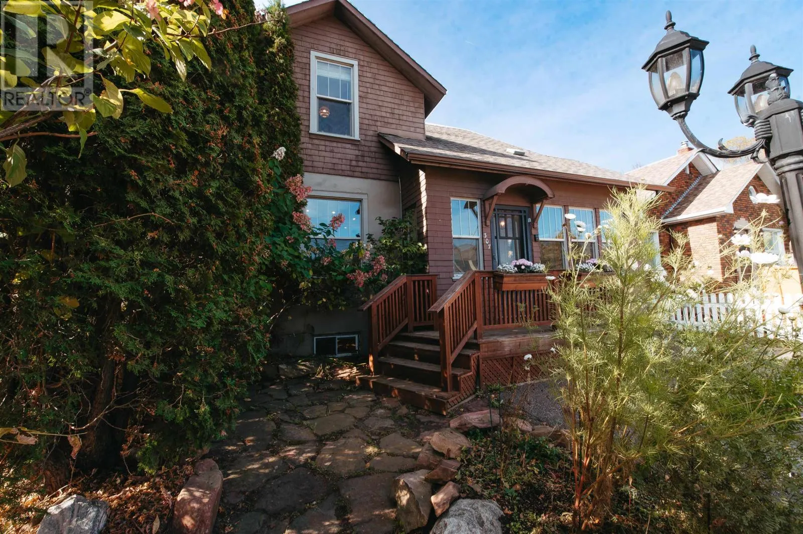 307 Harold St N