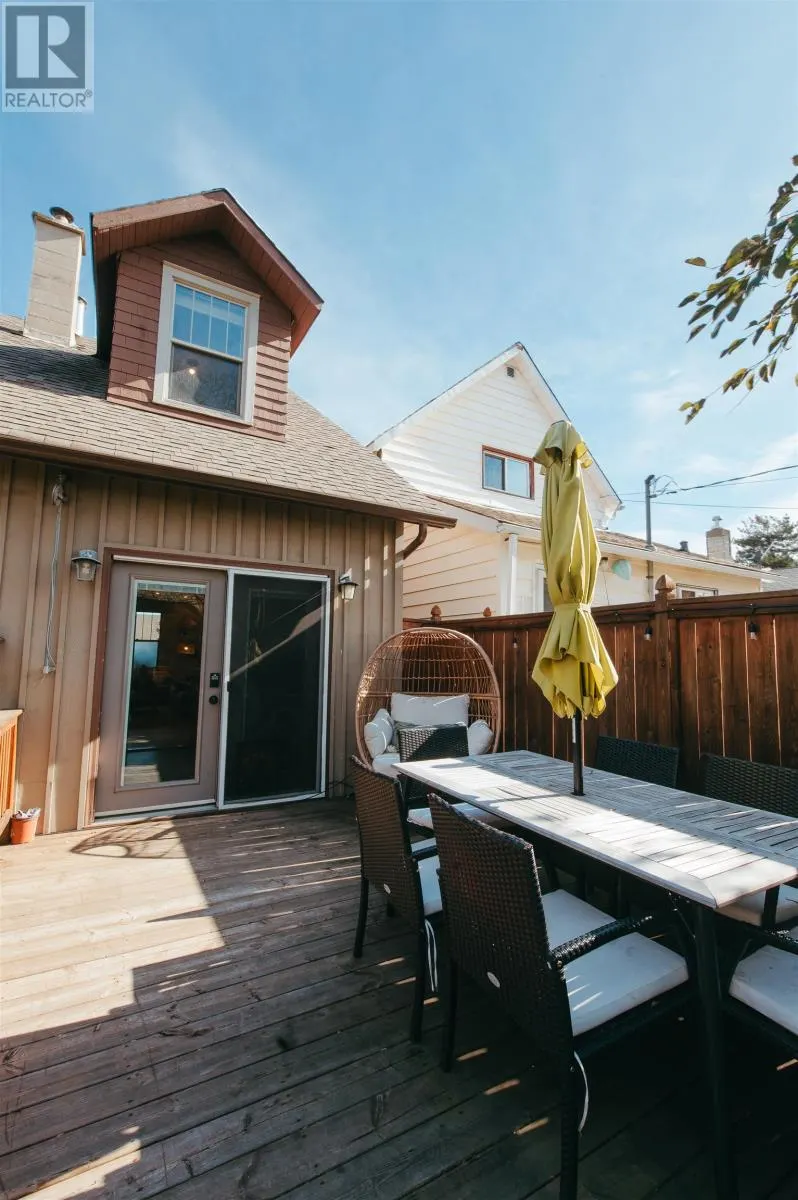 307 Harold St N