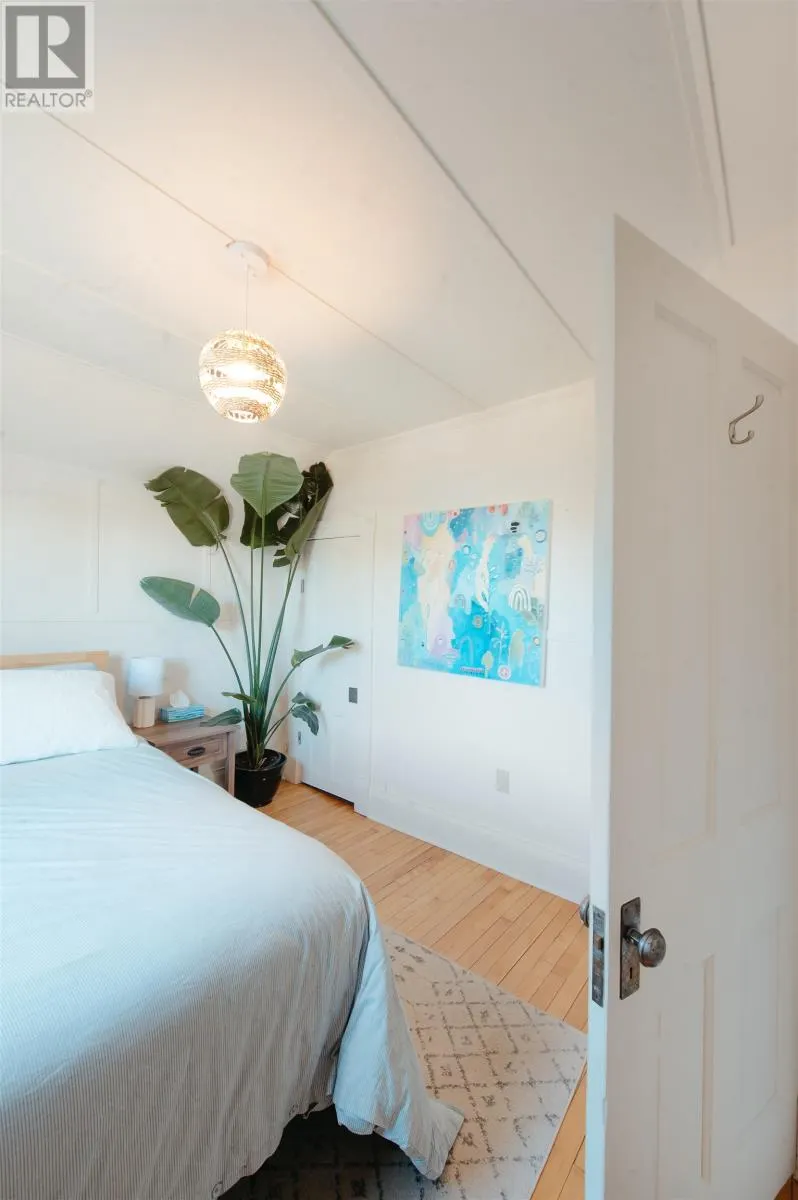 307 Harold St N
