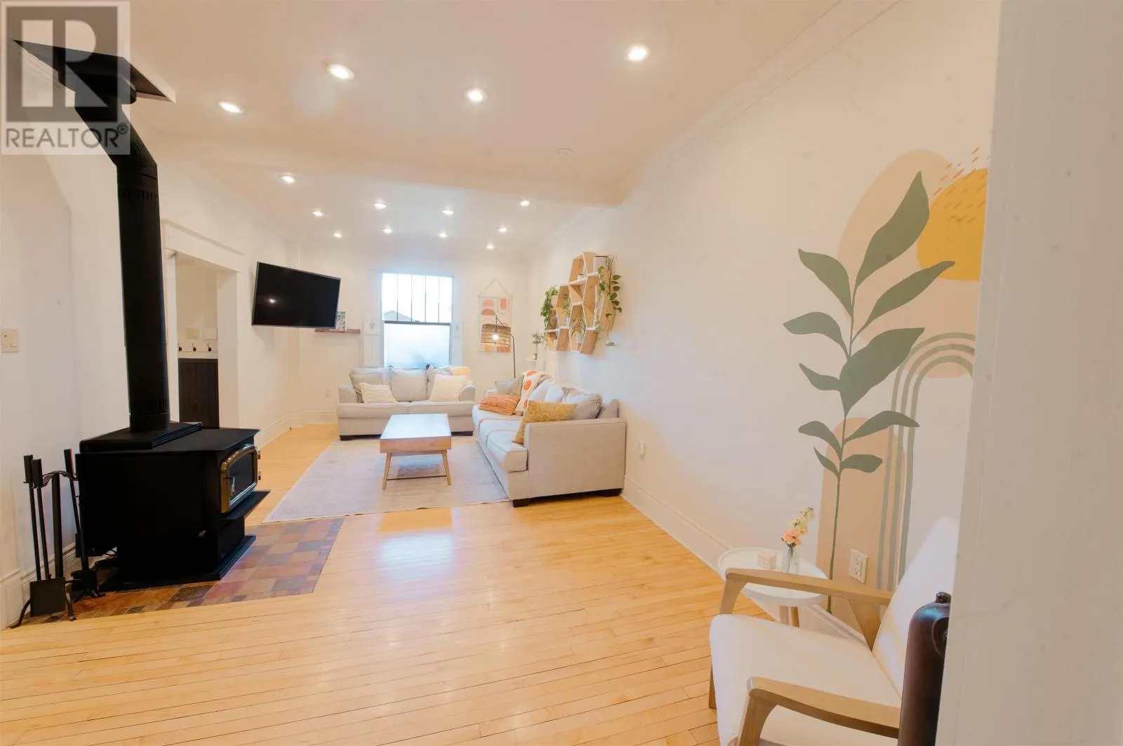 307 Harold St N
