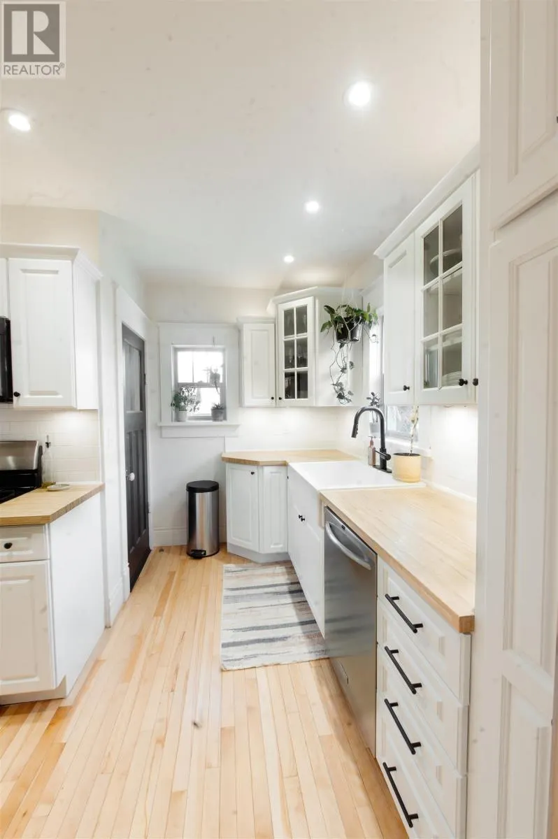 307 Harold St N