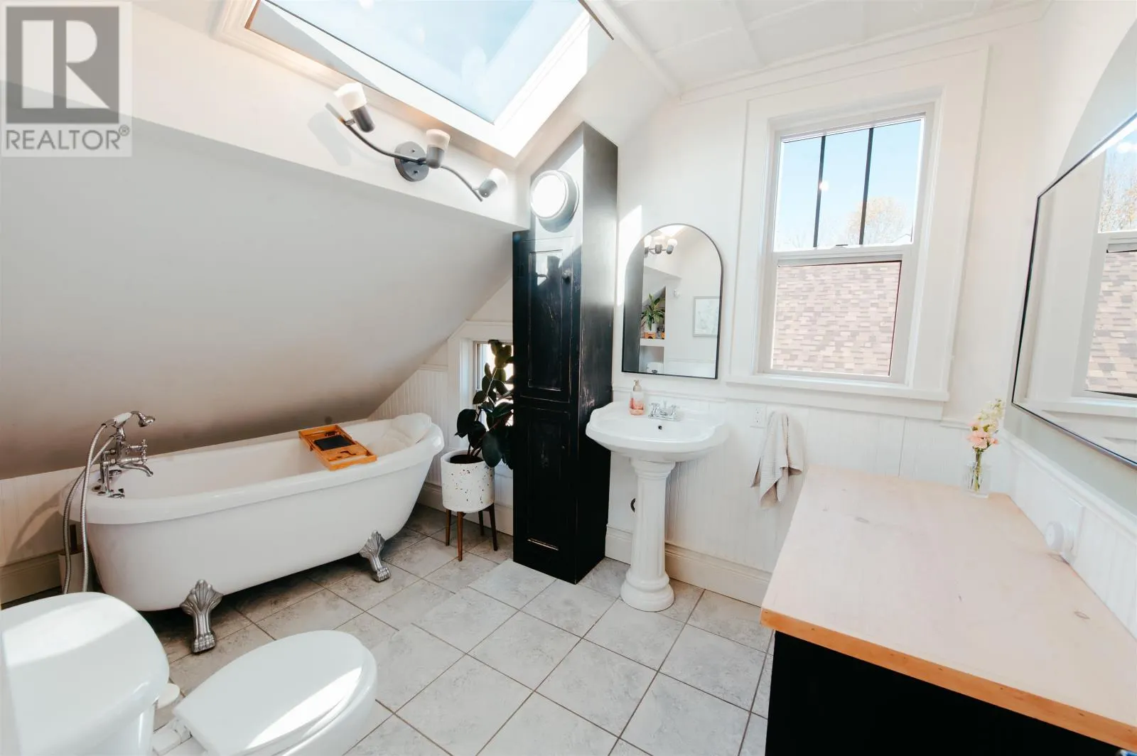 307 Harold St N