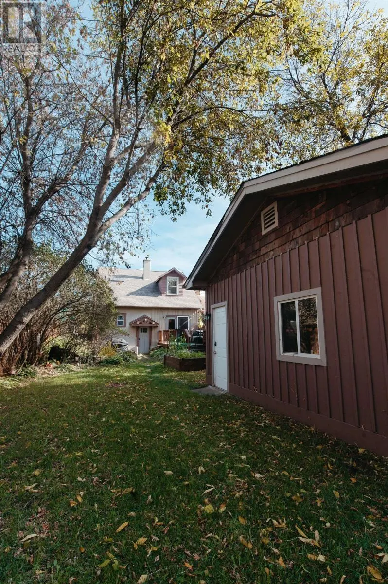 307 Harold St N