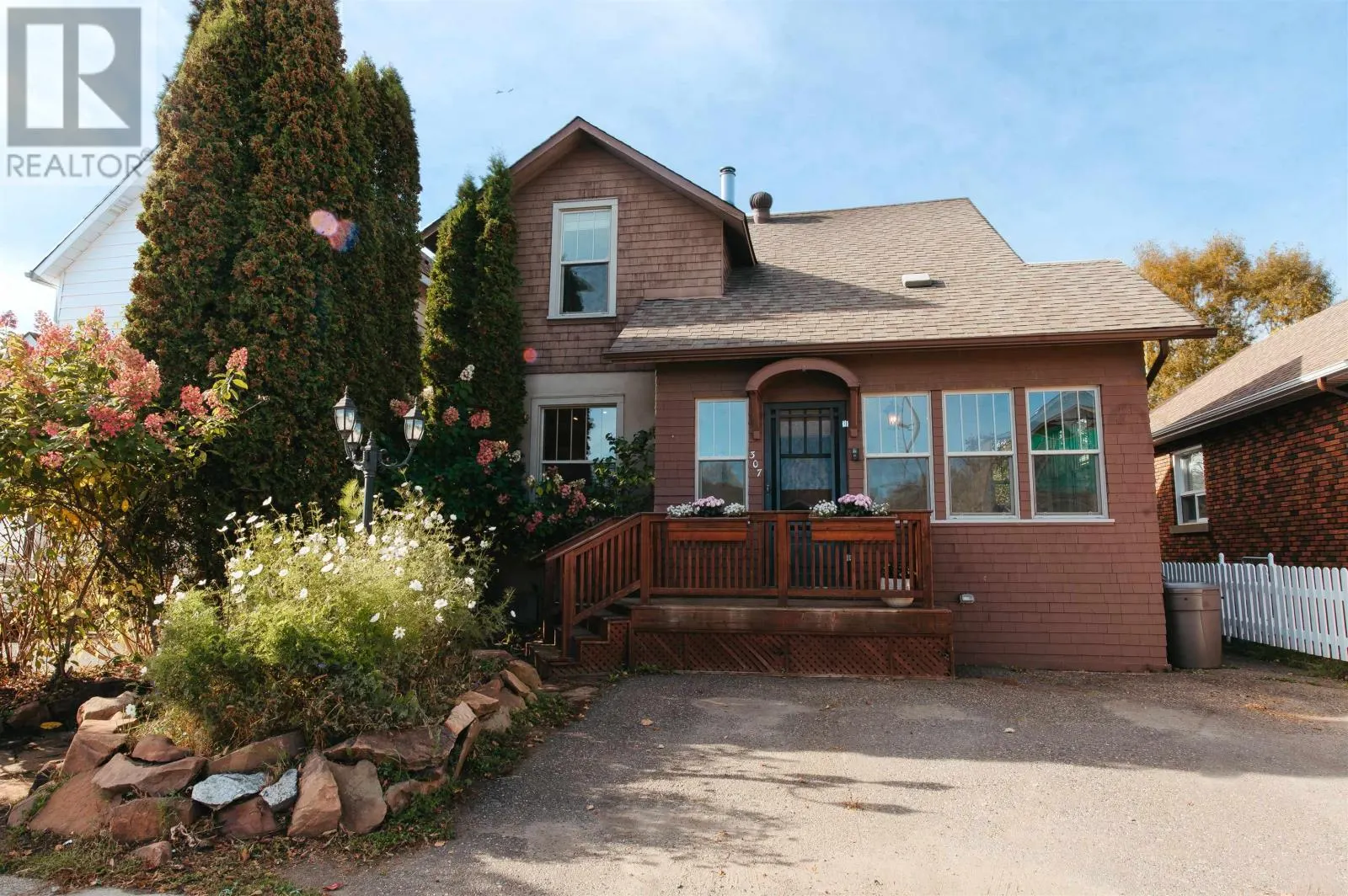 307 Harold St N