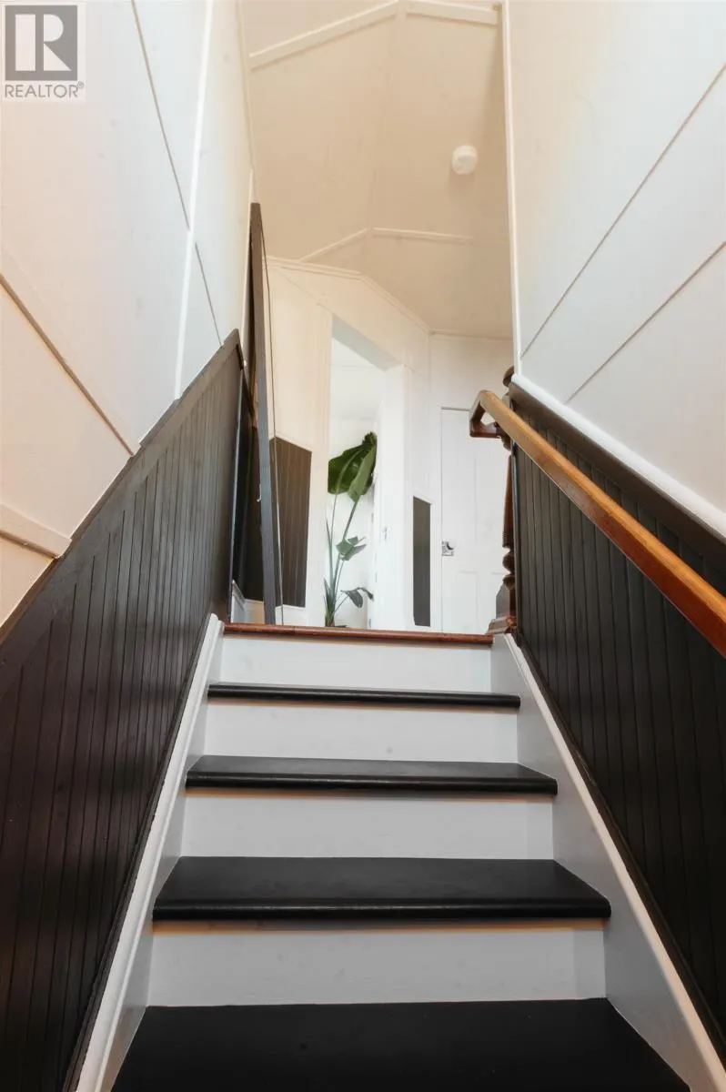 307 Harold St N