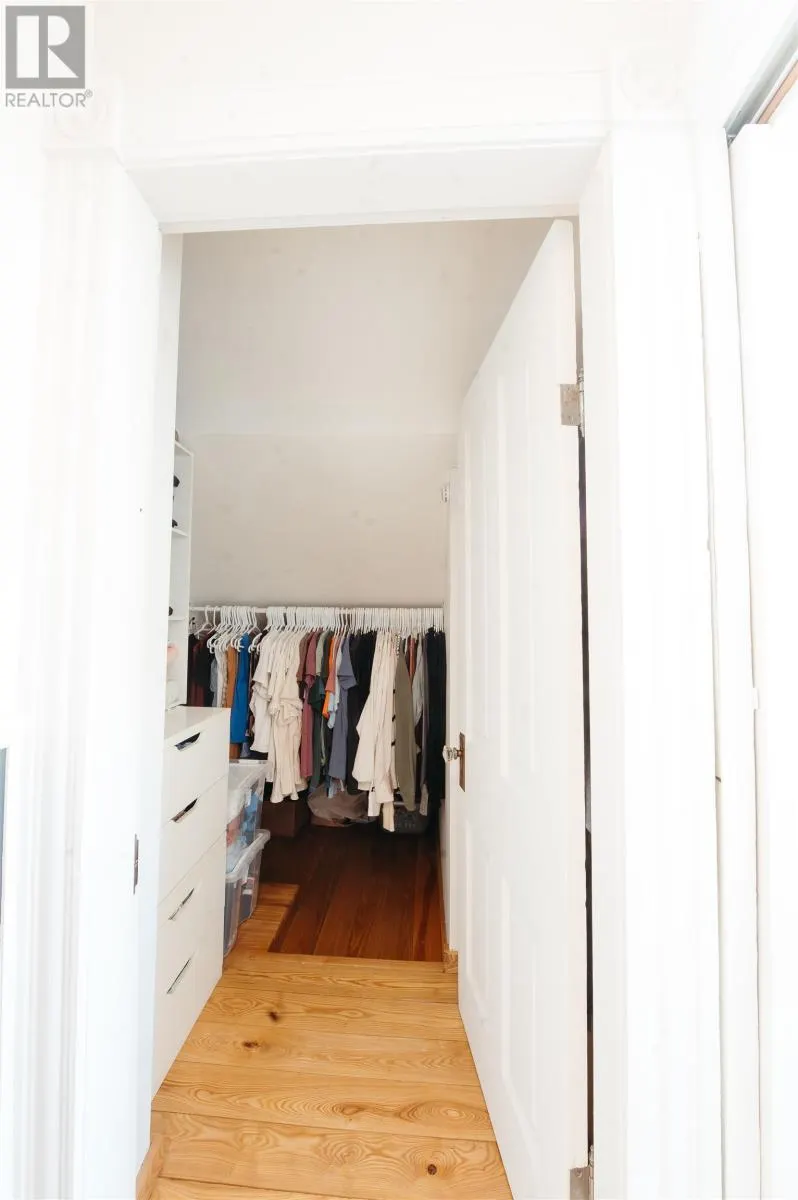 307 Harold St N