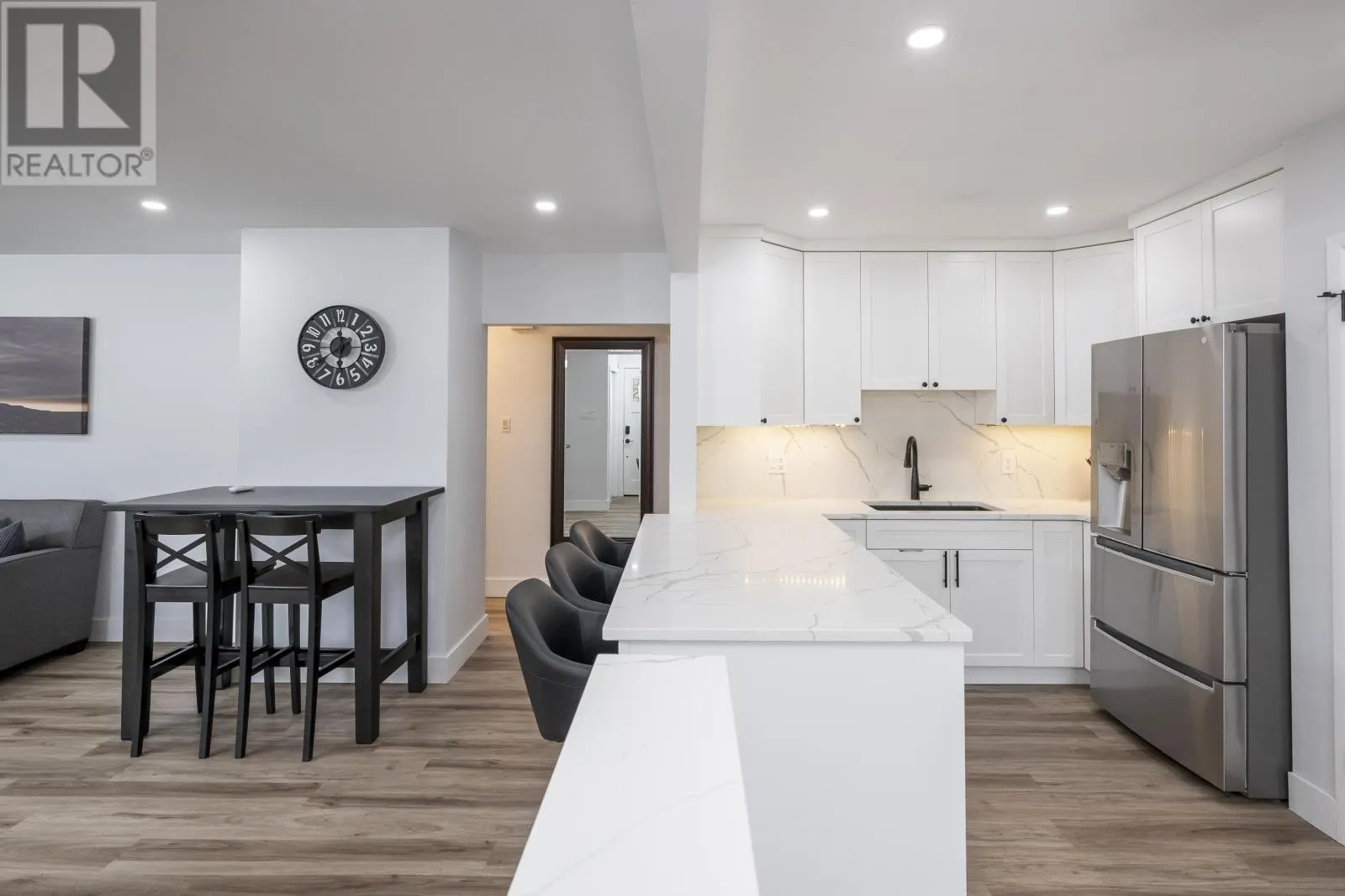 204 Cox Cres.