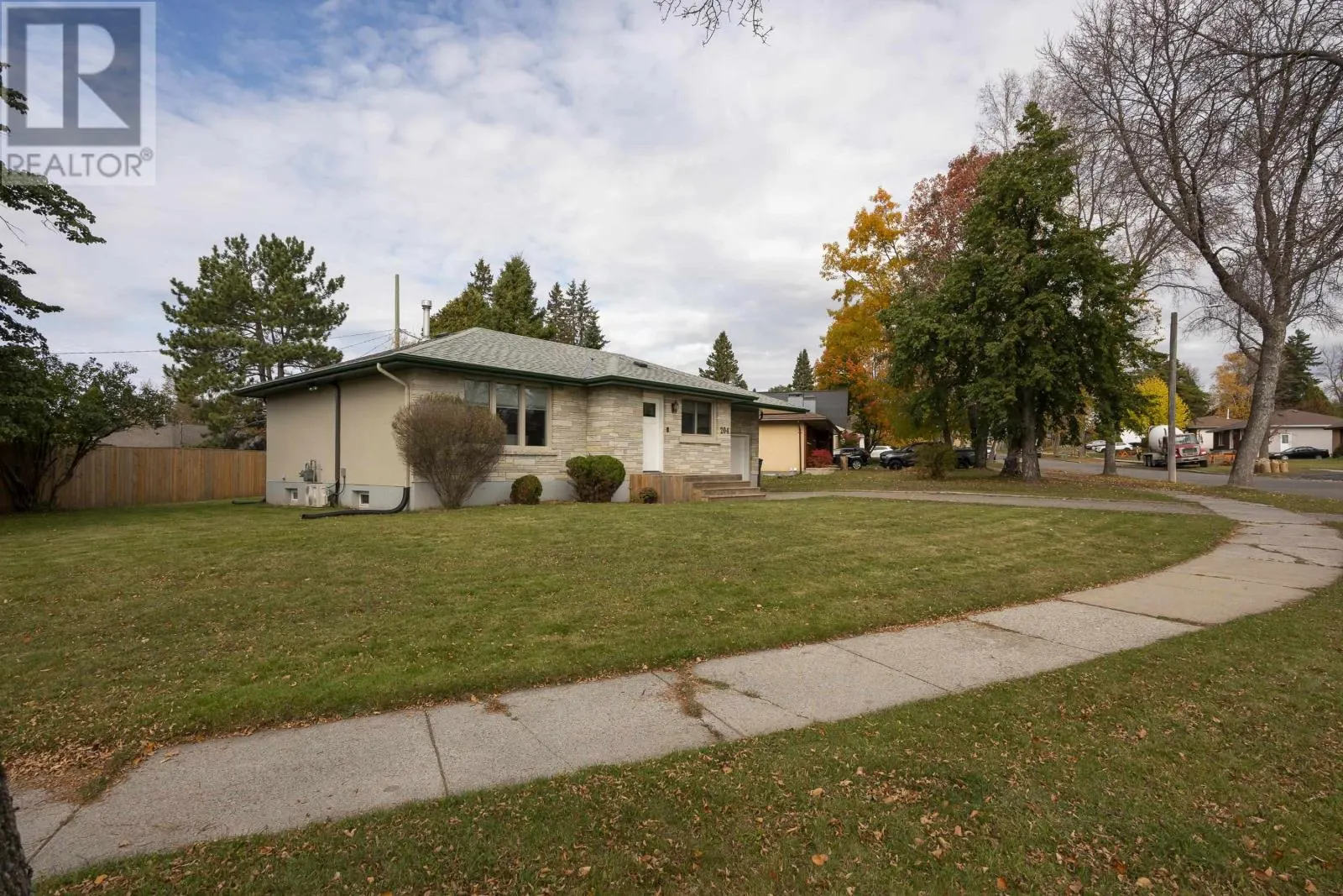 204 Cox Cres.