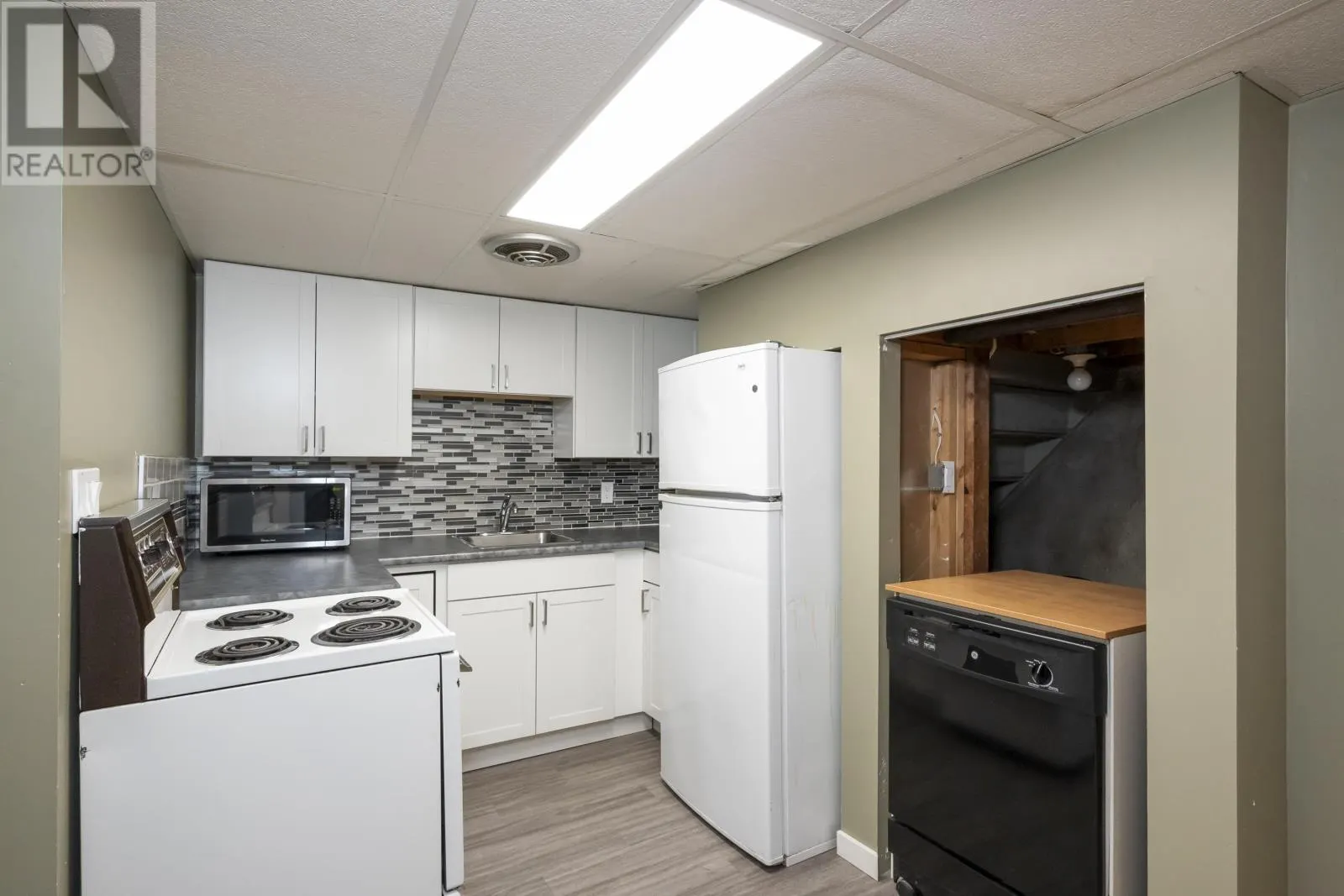 204 Cox Cres.