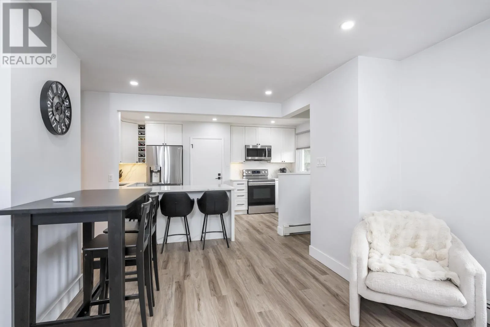 204 Cox Cres.