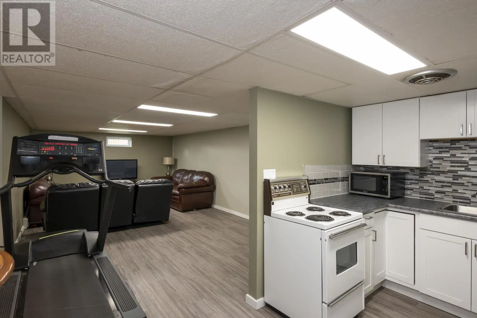 204 Cox Cres.