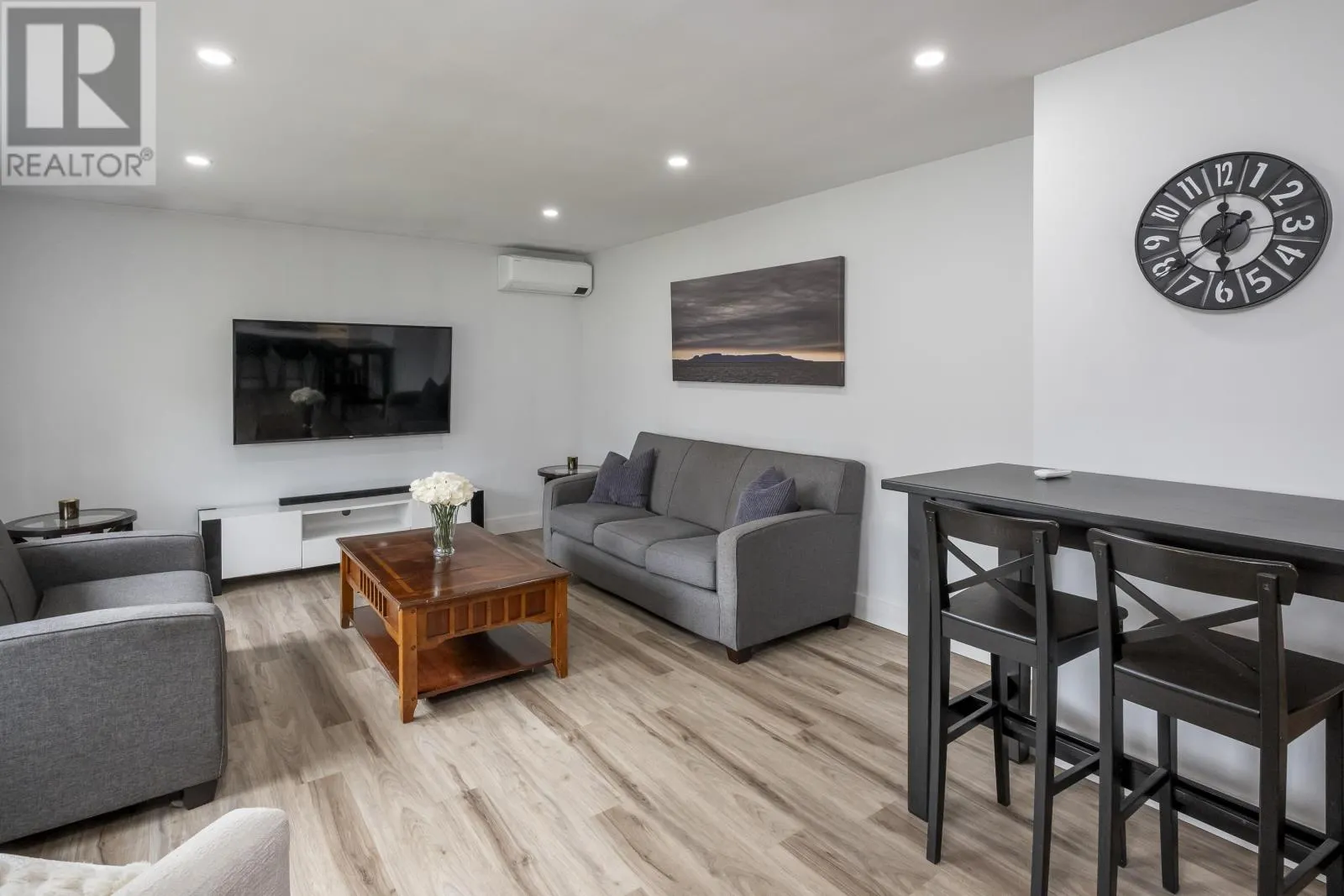 204 Cox Cres.
