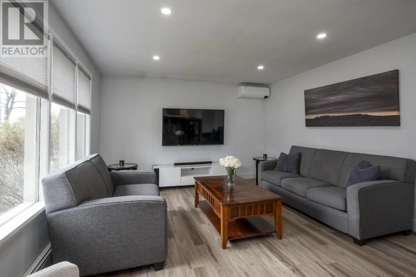 204 Cox Cres.