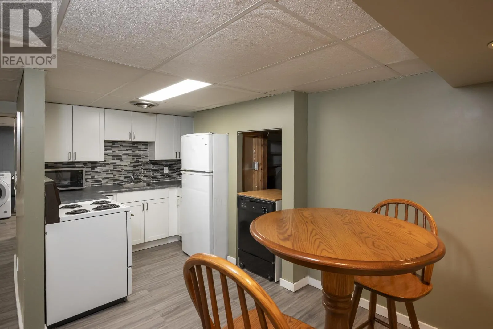204 Cox Cres.