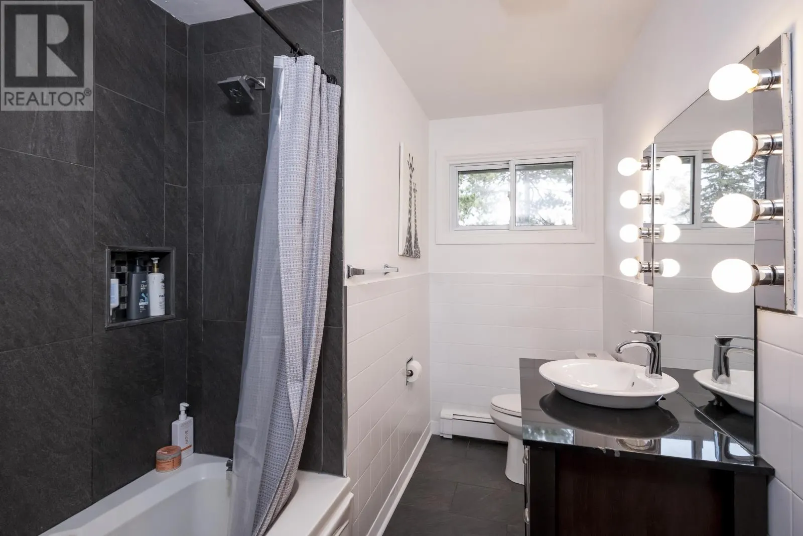204 Cox Cres.