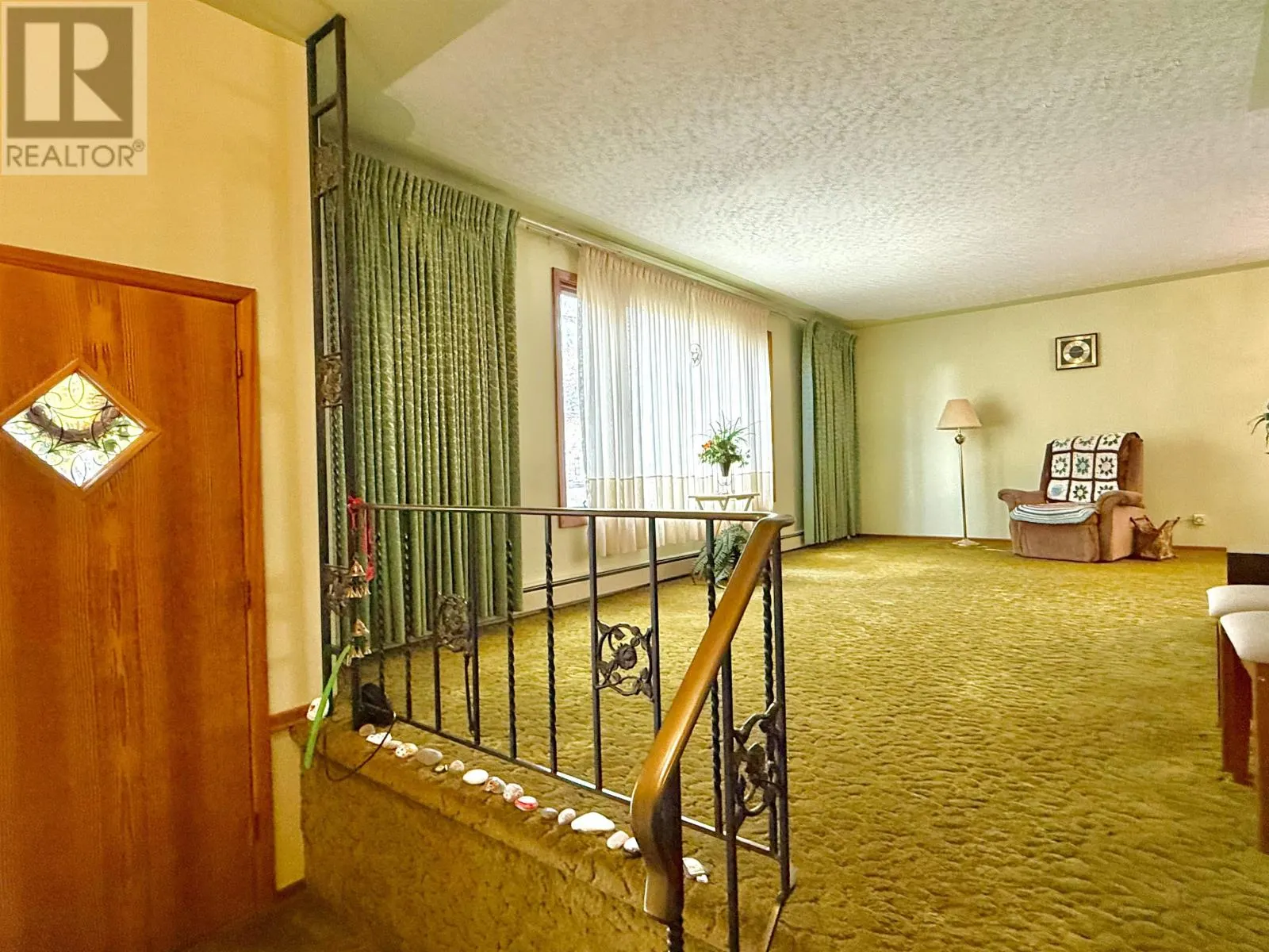 435 Frankwood AVE