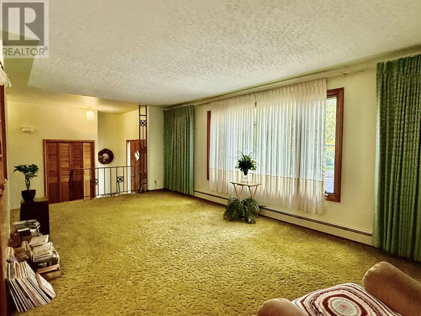 435 Frankwood AVE