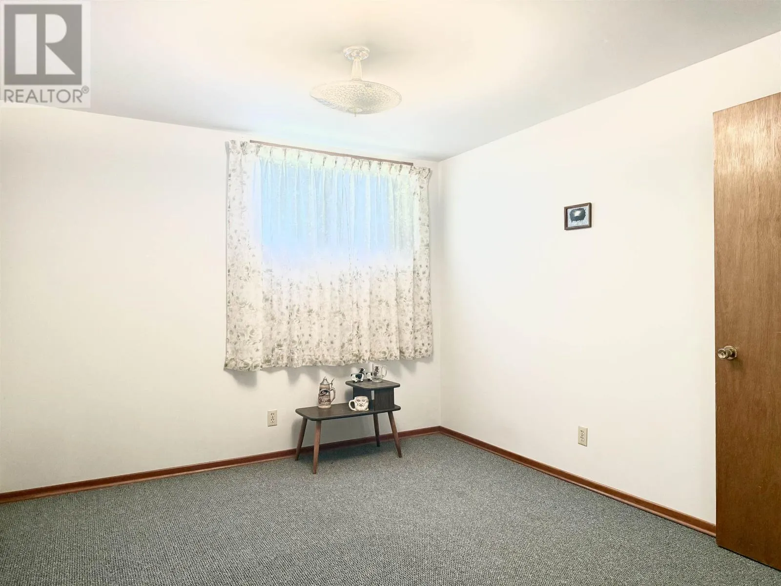 435 Frankwood AVE
