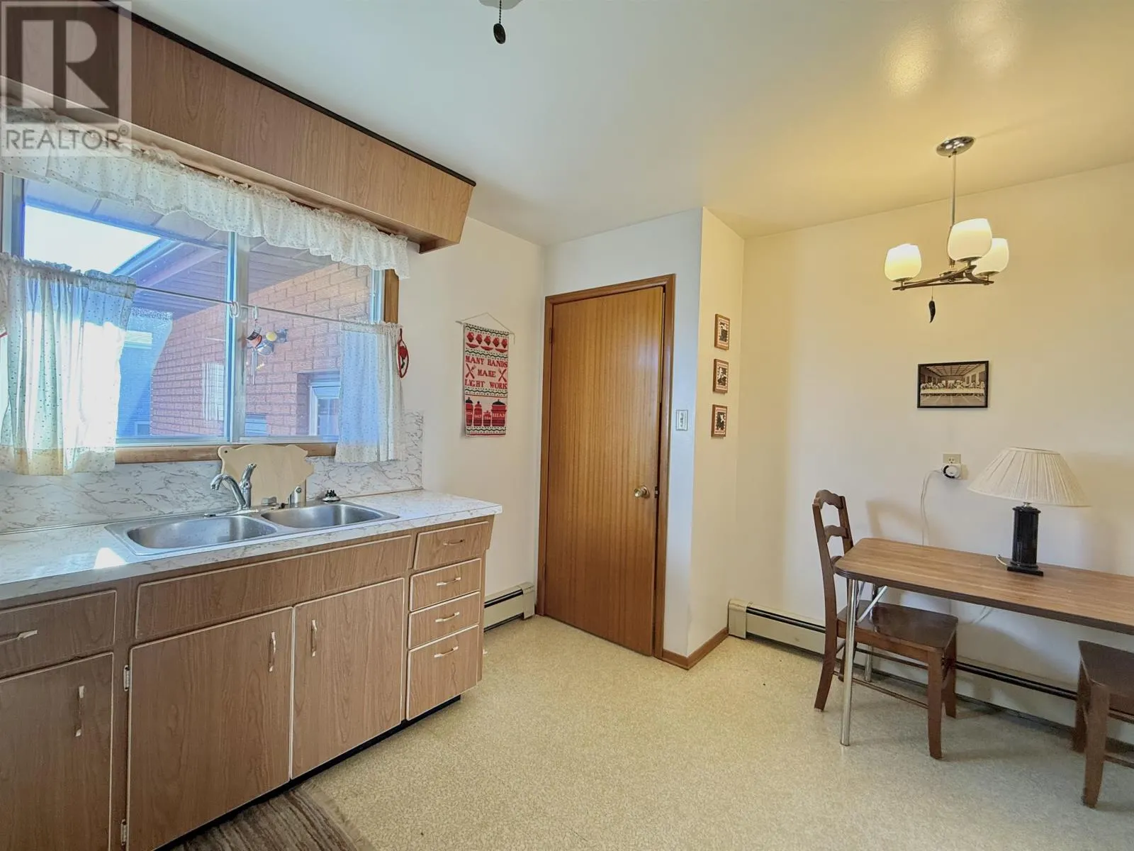 435 Frankwood AVE