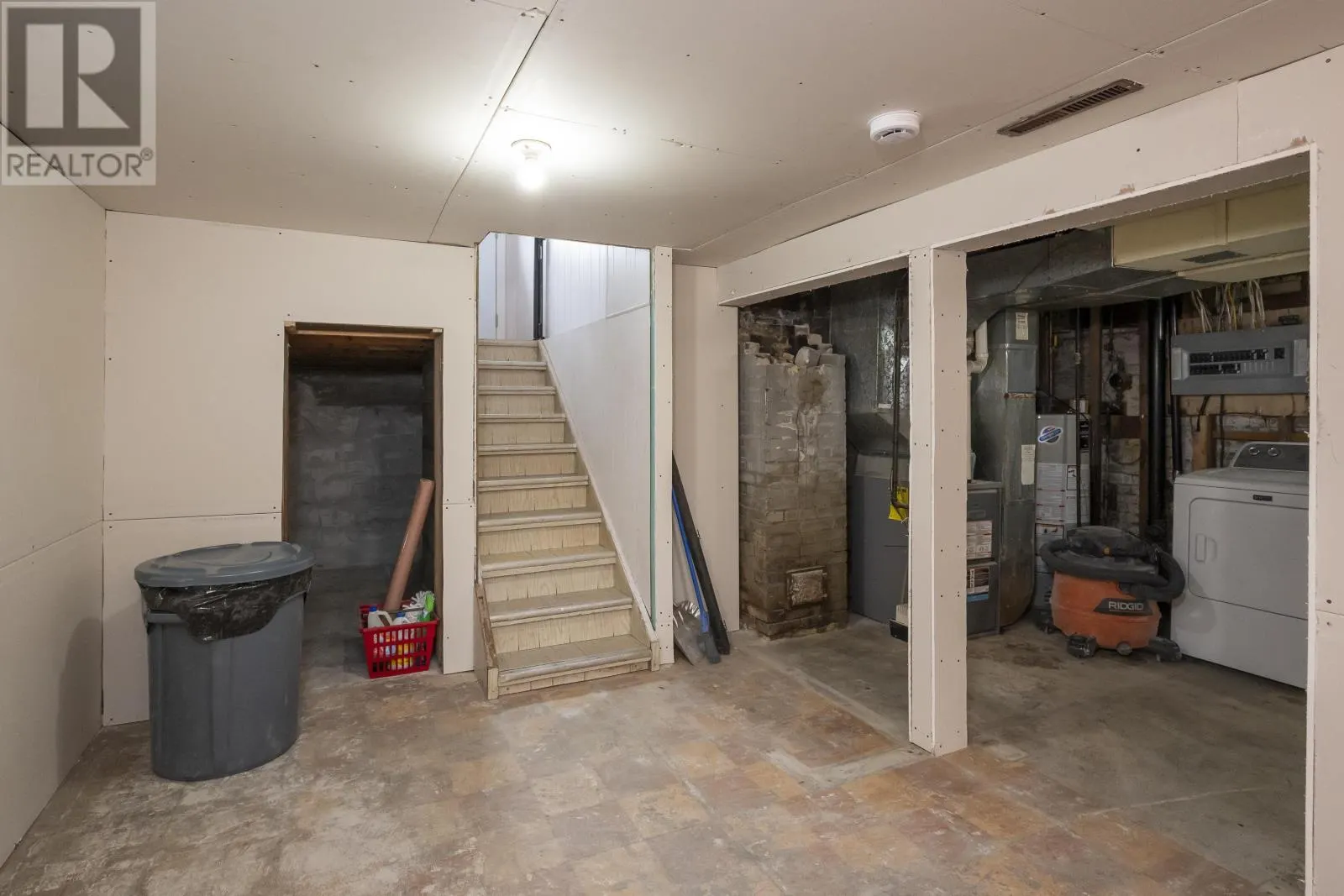 226 Brock ST E
