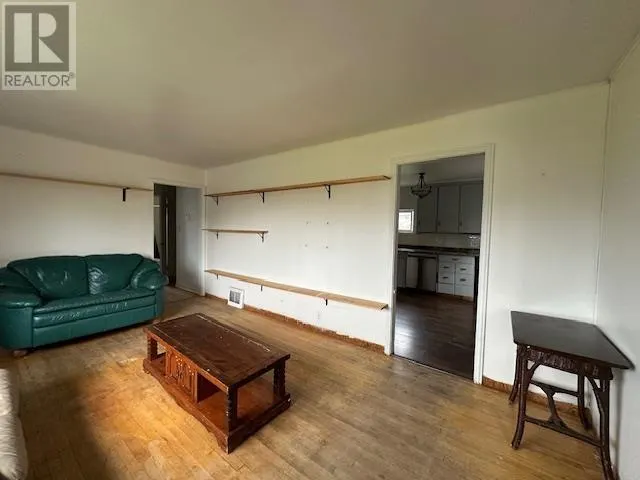 8 Laurier AVE