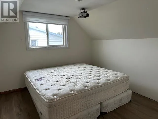 8 Laurier AVE