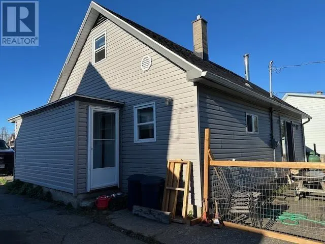 8 Laurier AVE