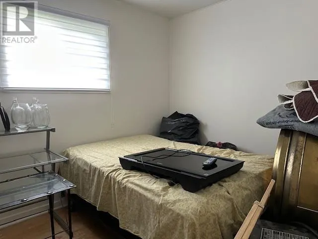 8 Laurier AVE