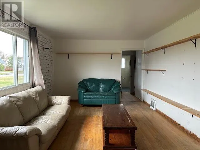 8 Laurier AVE