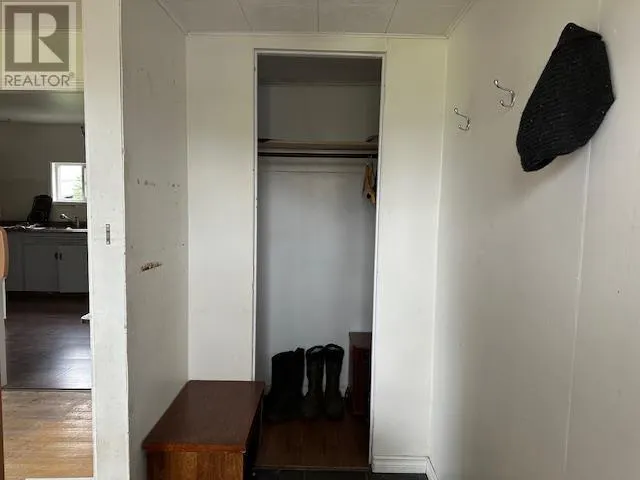 8 Laurier AVE