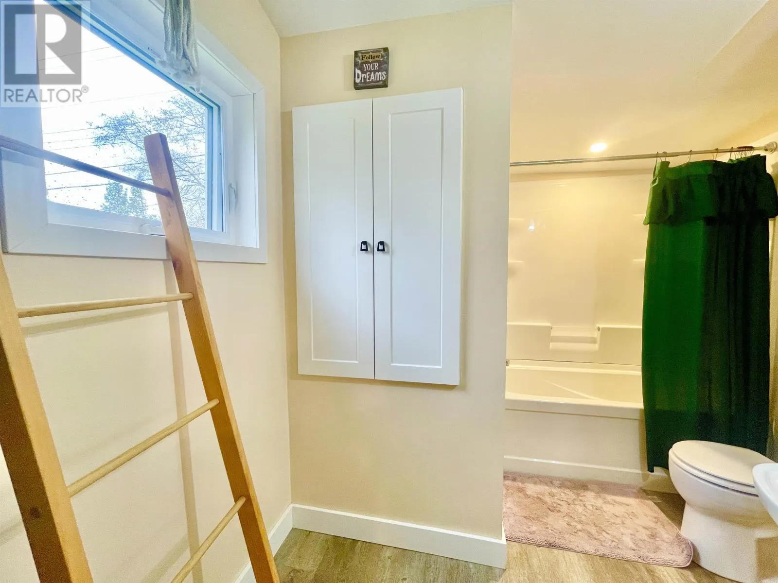 109 Morison AVE
