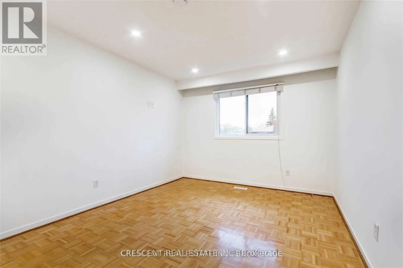 UPPER - 4036 DUNMOW CRESCENT