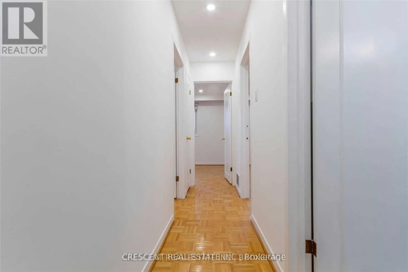 UPPER - 4036 DUNMOW CRESCENT