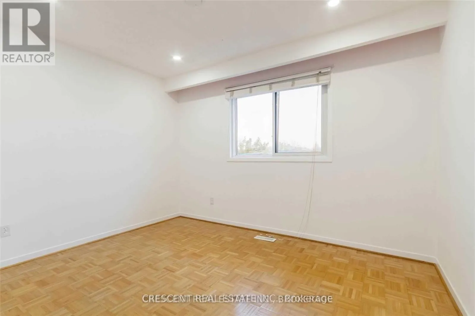 UPPER - 4036 DUNMOW CRESCENT