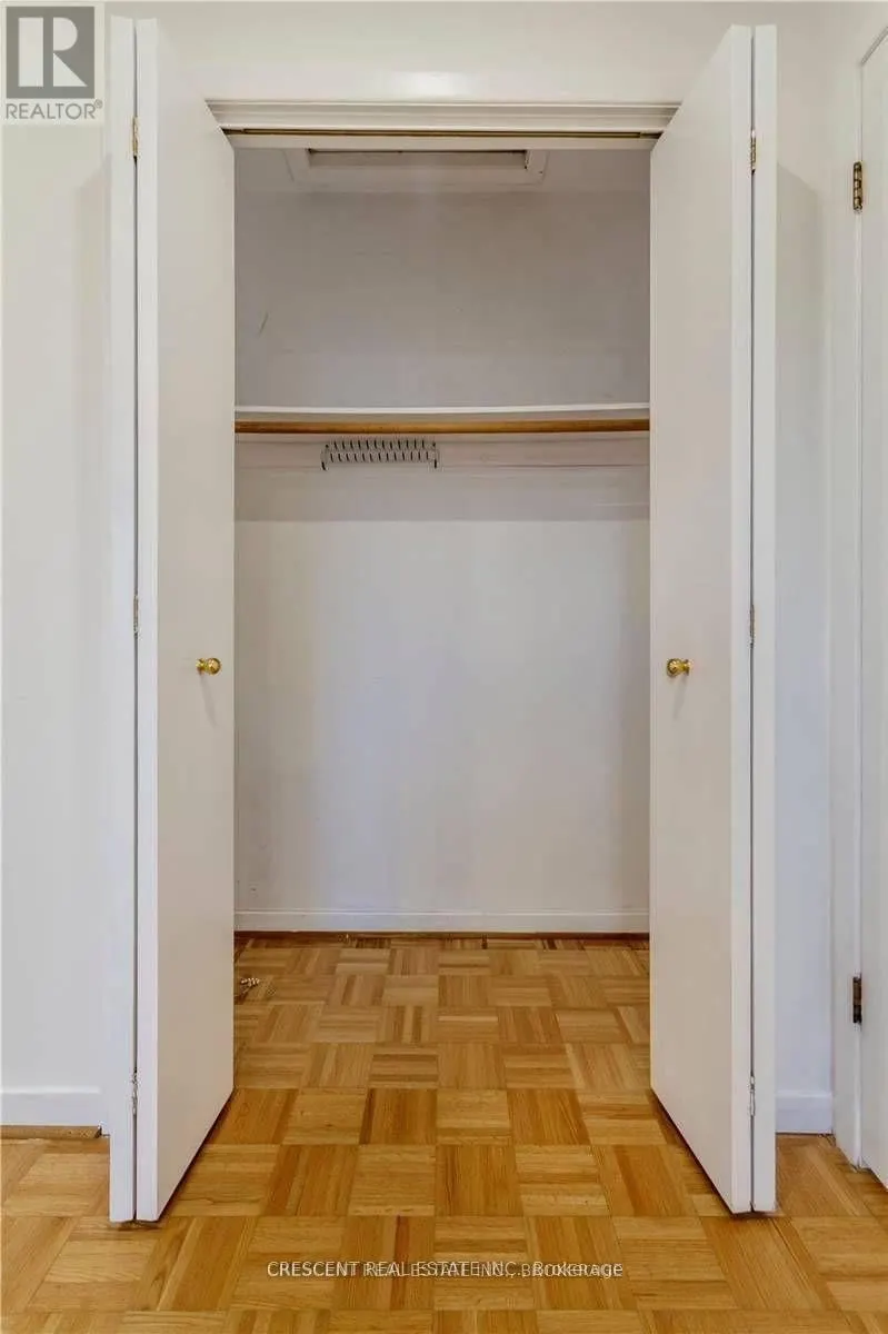UPPER - 4036 DUNMOW CRESCENT