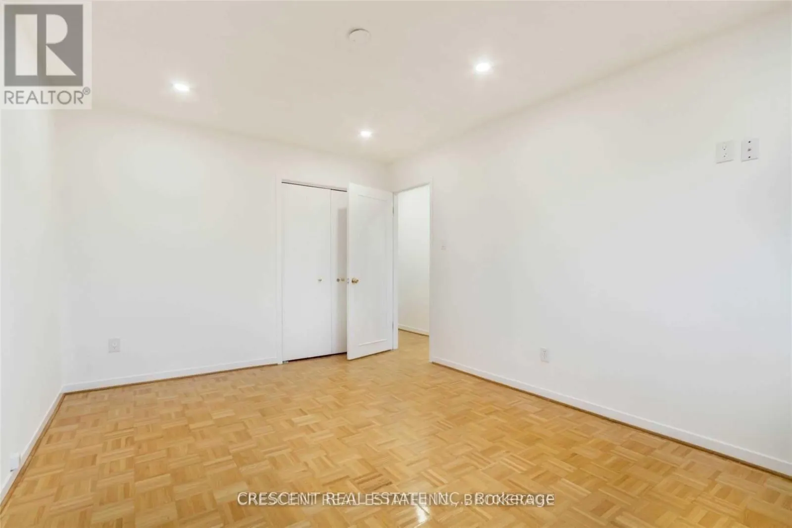 UPPER - 4036 DUNMOW CRESCENT
