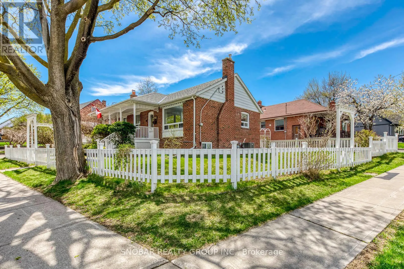 195 CLEARBROOKE CIRCLE