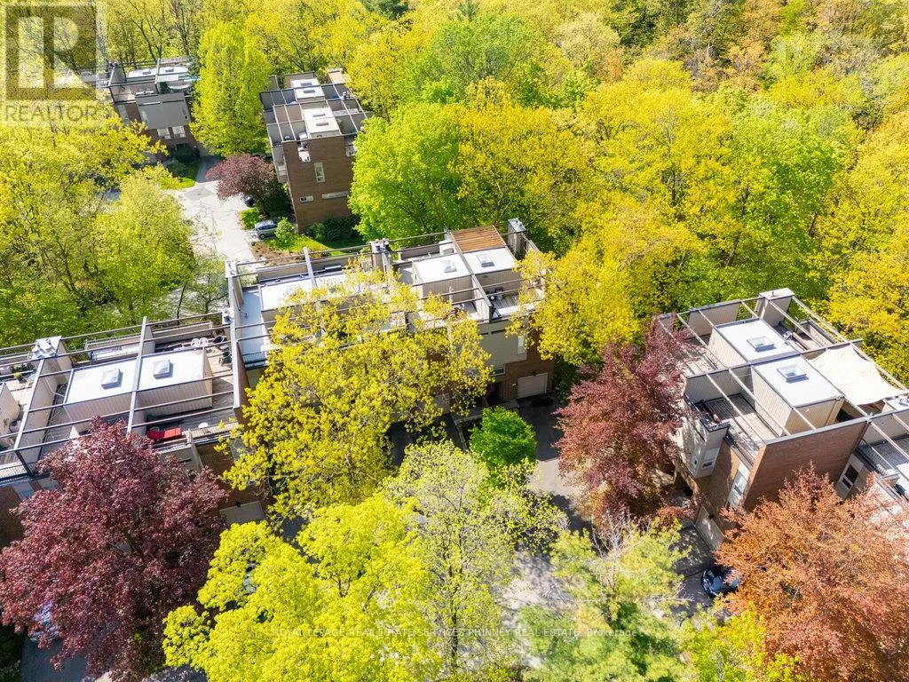 27 - 1250 MARLBOROUGH COURT