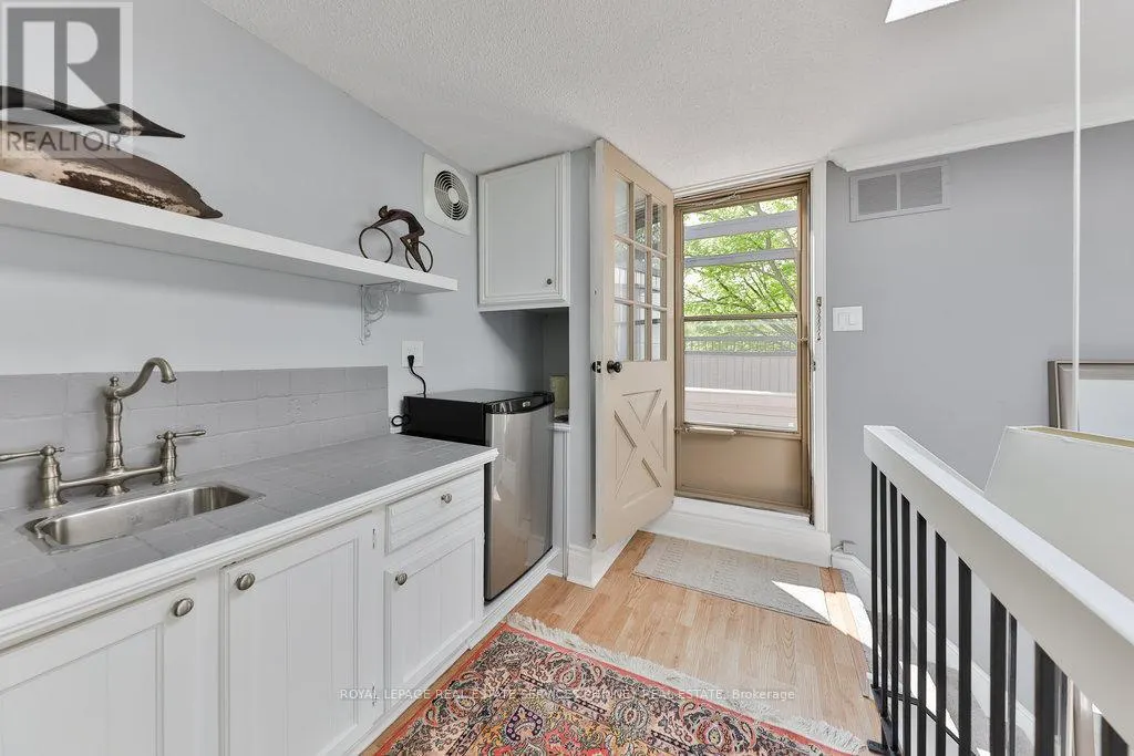 27 - 1250 MARLBOROUGH COURT