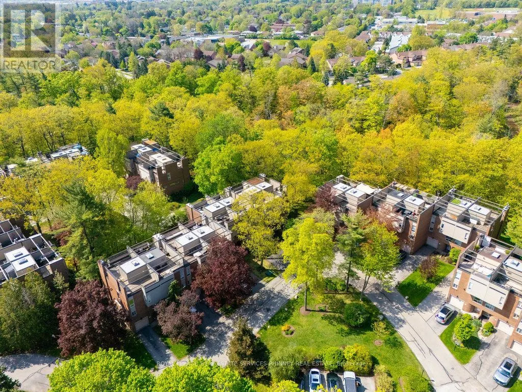 27 - 1250 MARLBOROUGH COURT