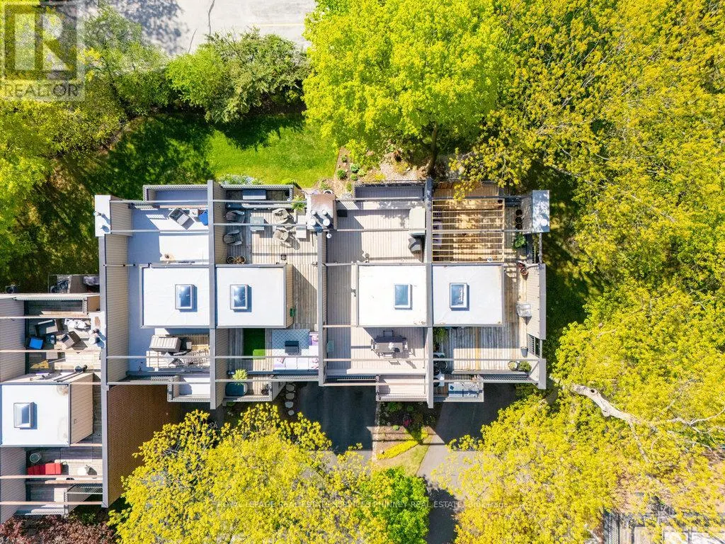 27 - 1250 MARLBOROUGH COURT