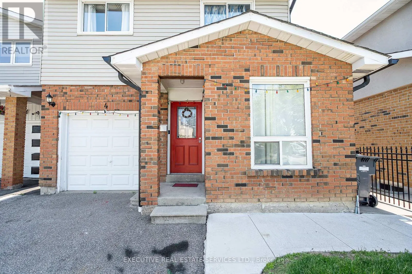 4 SIMMONS BOULEVARD