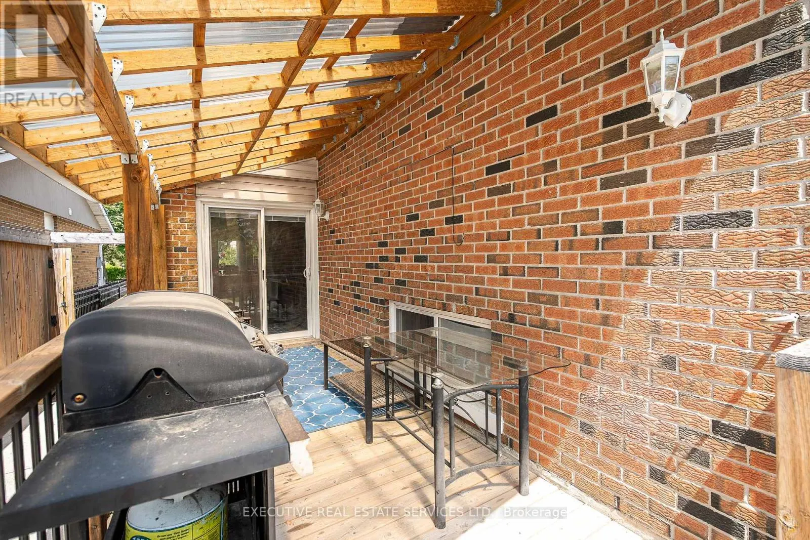 4 SIMMONS BOULEVARD