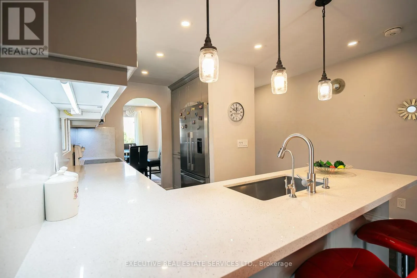 4 SIMMONS BOULEVARD