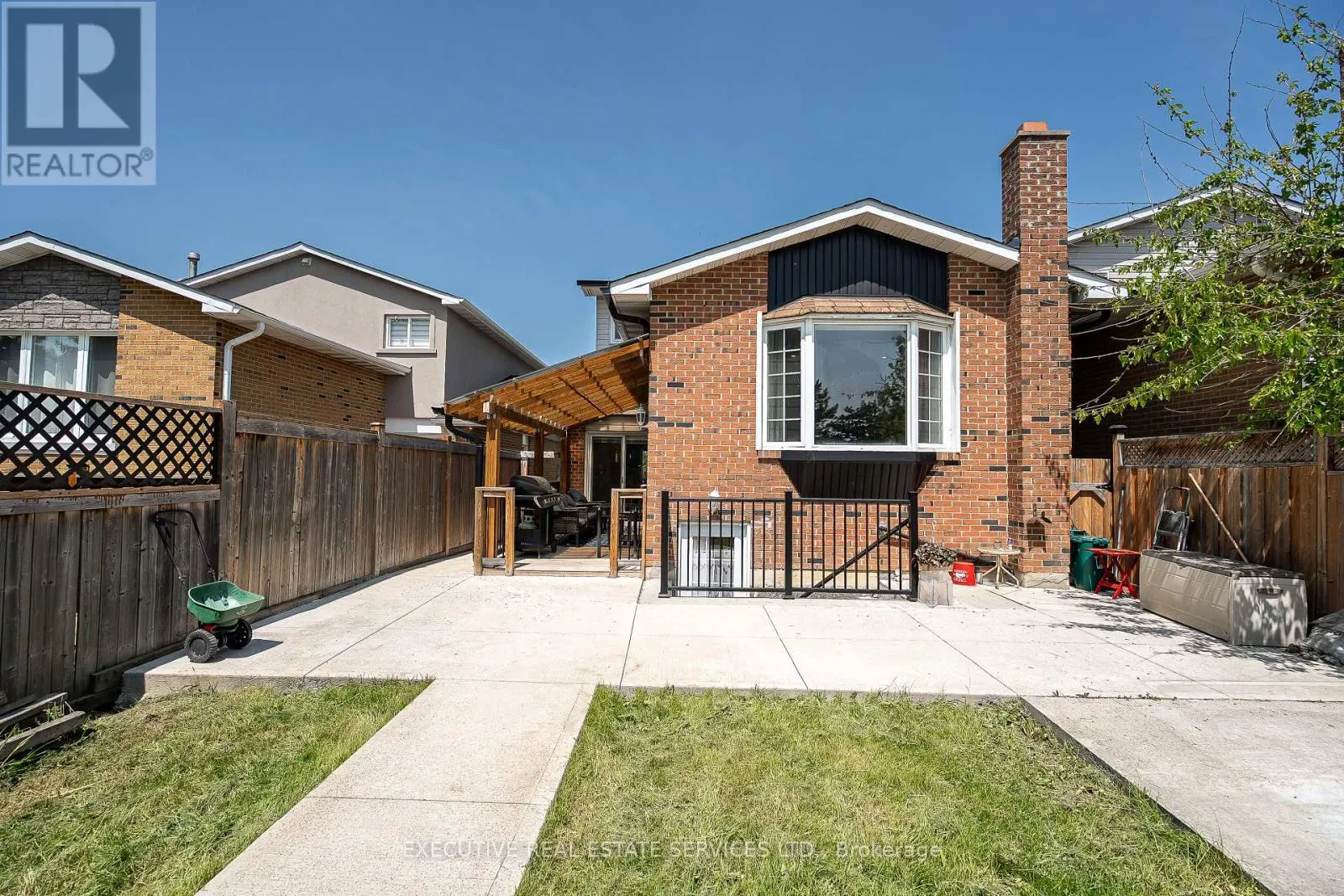 4 SIMMONS BOULEVARD