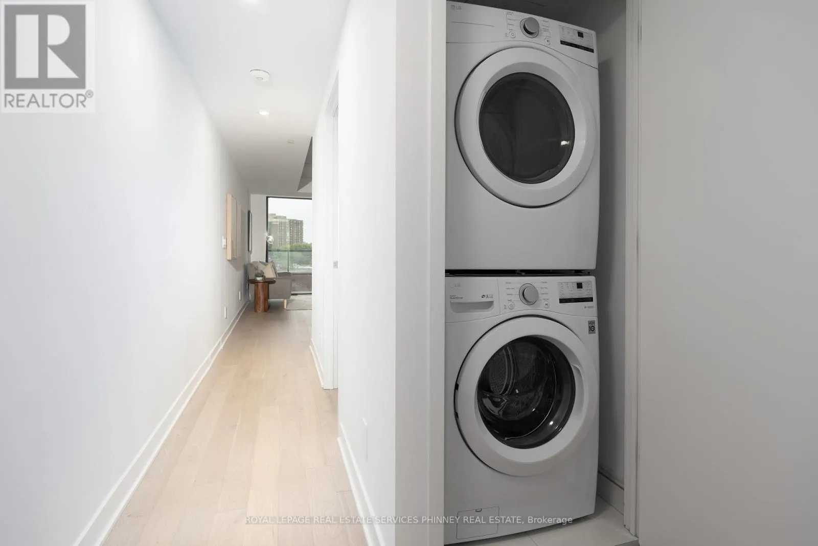 515 - 2720 DUNDAS STREET W