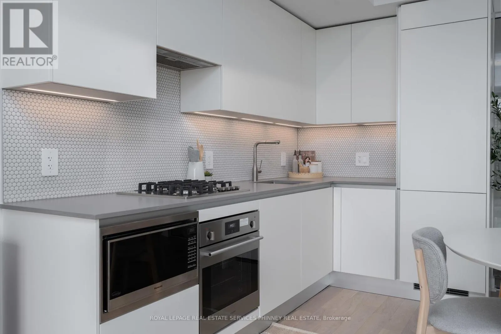 515 - 2720 DUNDAS STREET W